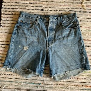 Mid thigh length denims shorts light wash